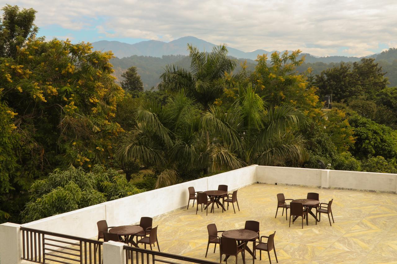 Atulya Resorts With 3Hr Early Check In Rāmnagar Buitenkant foto